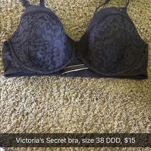 Black Victoria’s Secret bra